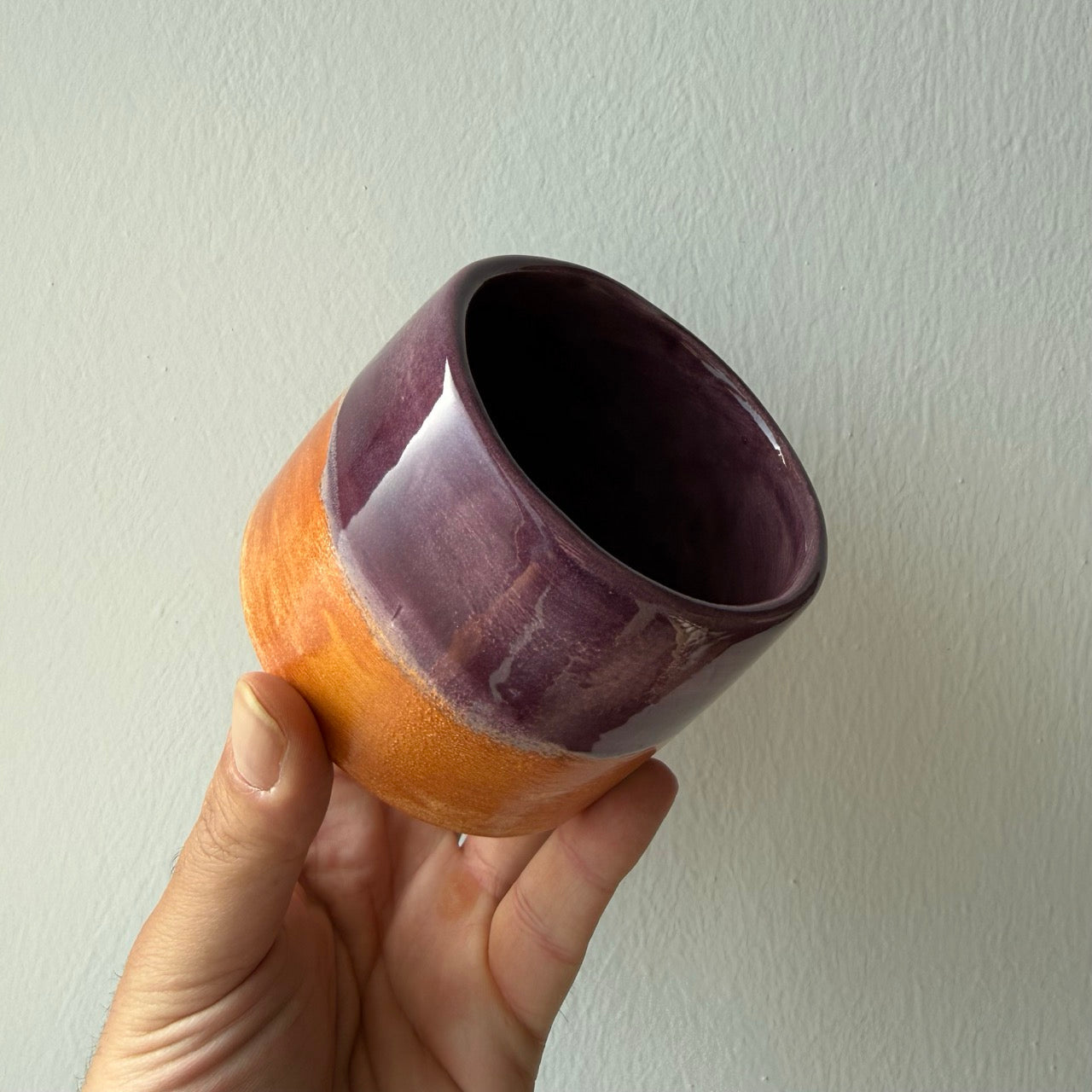 Tazza Ambra Viola — vista dall'alto con interno viola