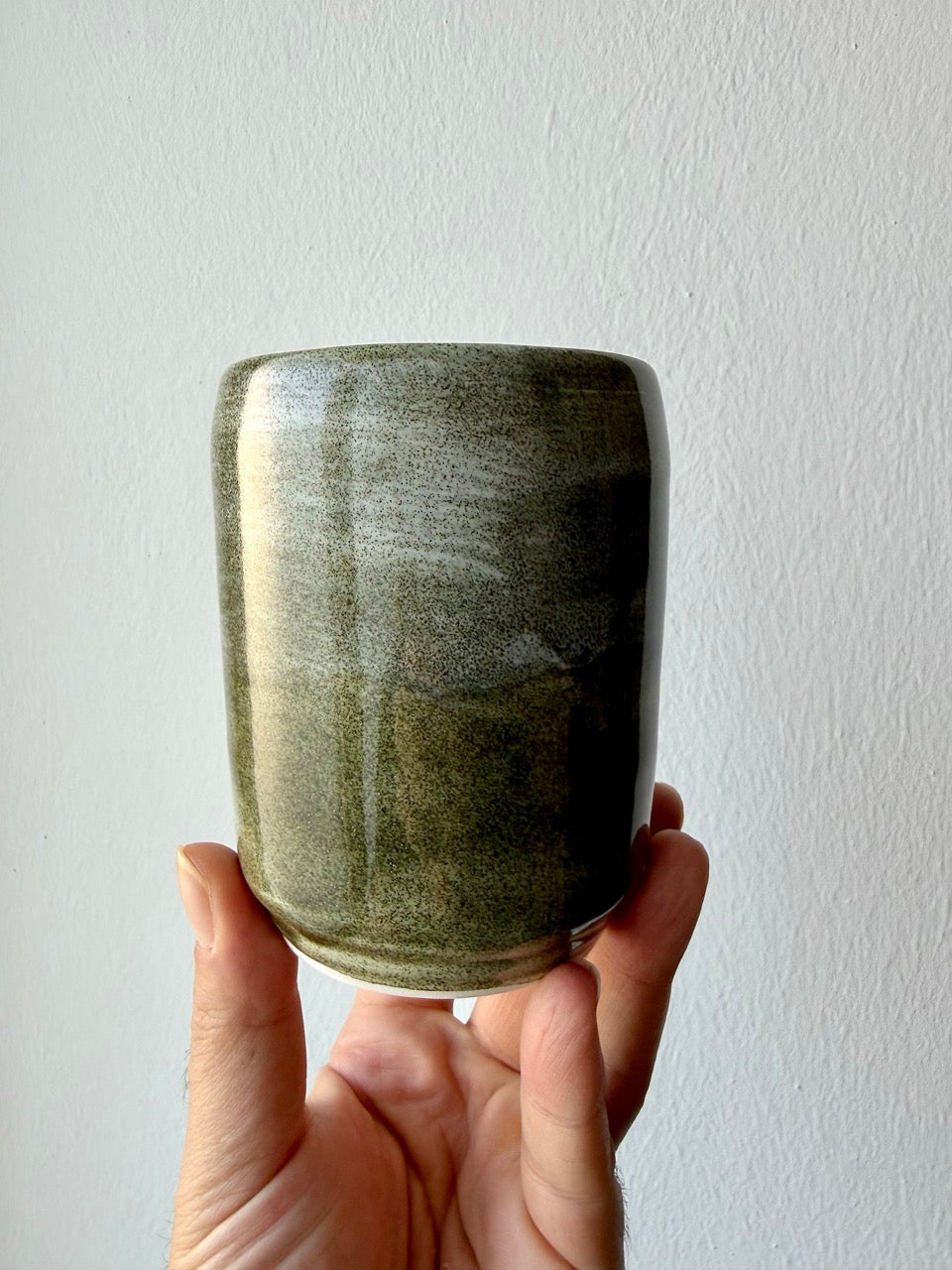 Tazza Muschio in ceramica artigianale — vista frontale