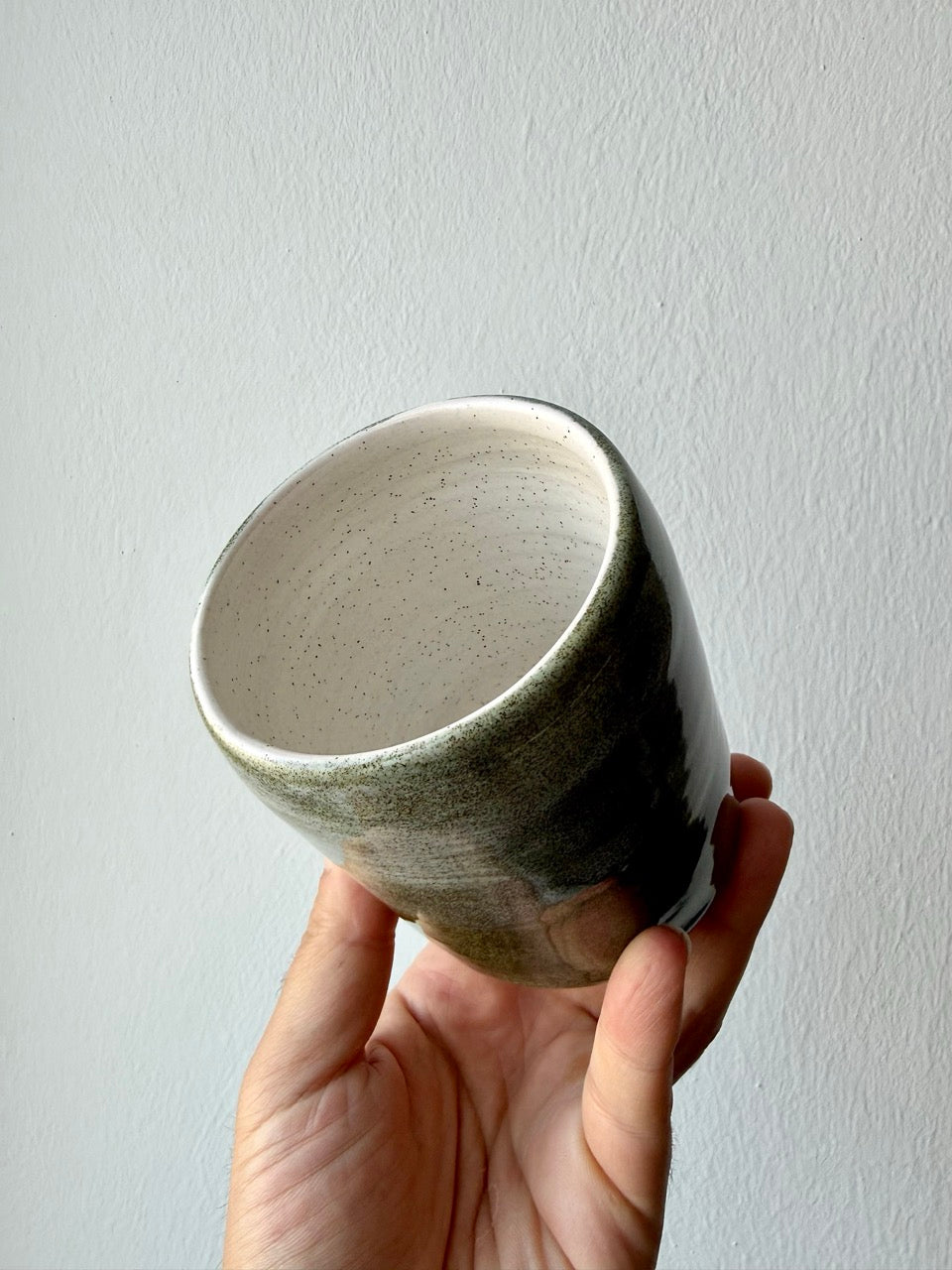 Tazza Muschio — dettaglio smalto granulare